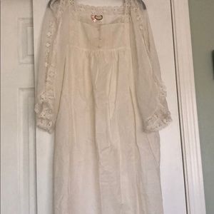 Ladies nightgown